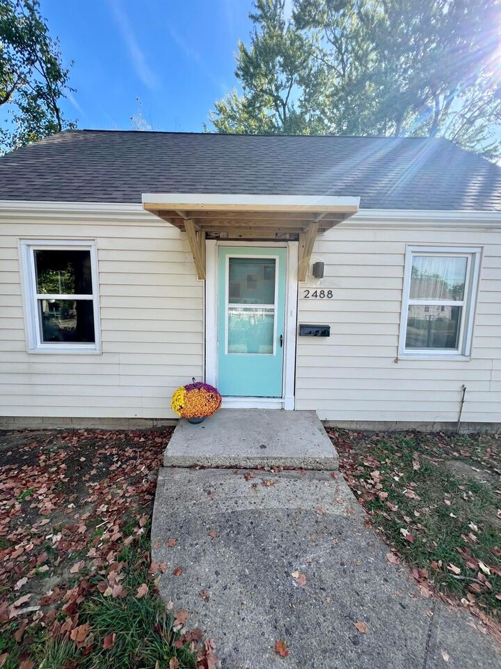 Property Photo:  2488 McGuffey Road  OH 43211 