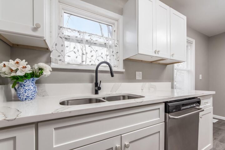 Property Photo:  2488 McGuffey Road  OH 43211 