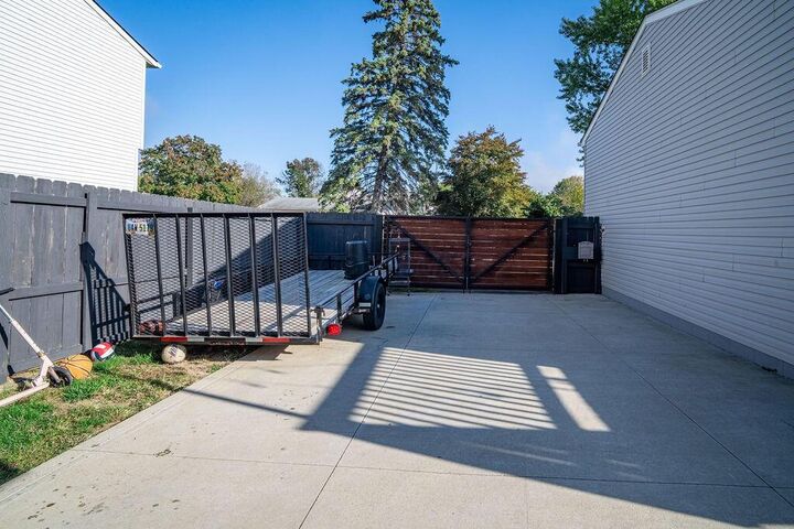 Property Photo:  3159 Vauxhall Drive  OH 43204 