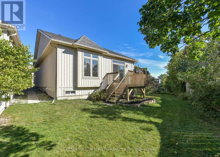 Property Photo:  28 Canterbury Circle  ON L3V 0C9 