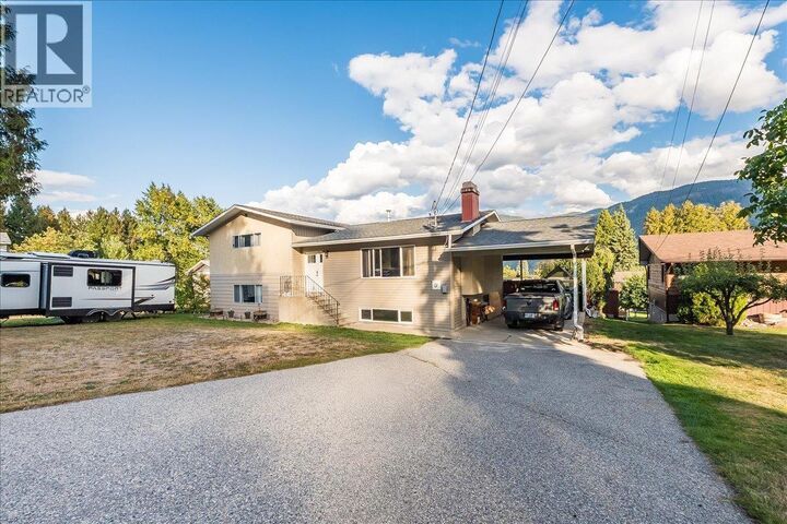 2621 10th Avenue  Castlegar BC V1N 3A4 photo