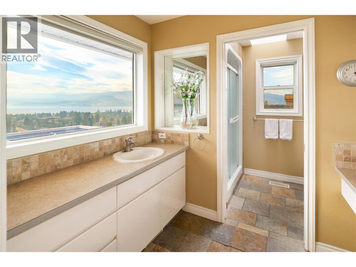 925 Westpoint Place  Kelowna BC V1W 2Z3 photo