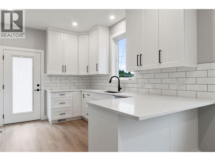 Property Photo: 1330 10 Street Southwest 14 BC V1E 1T2
