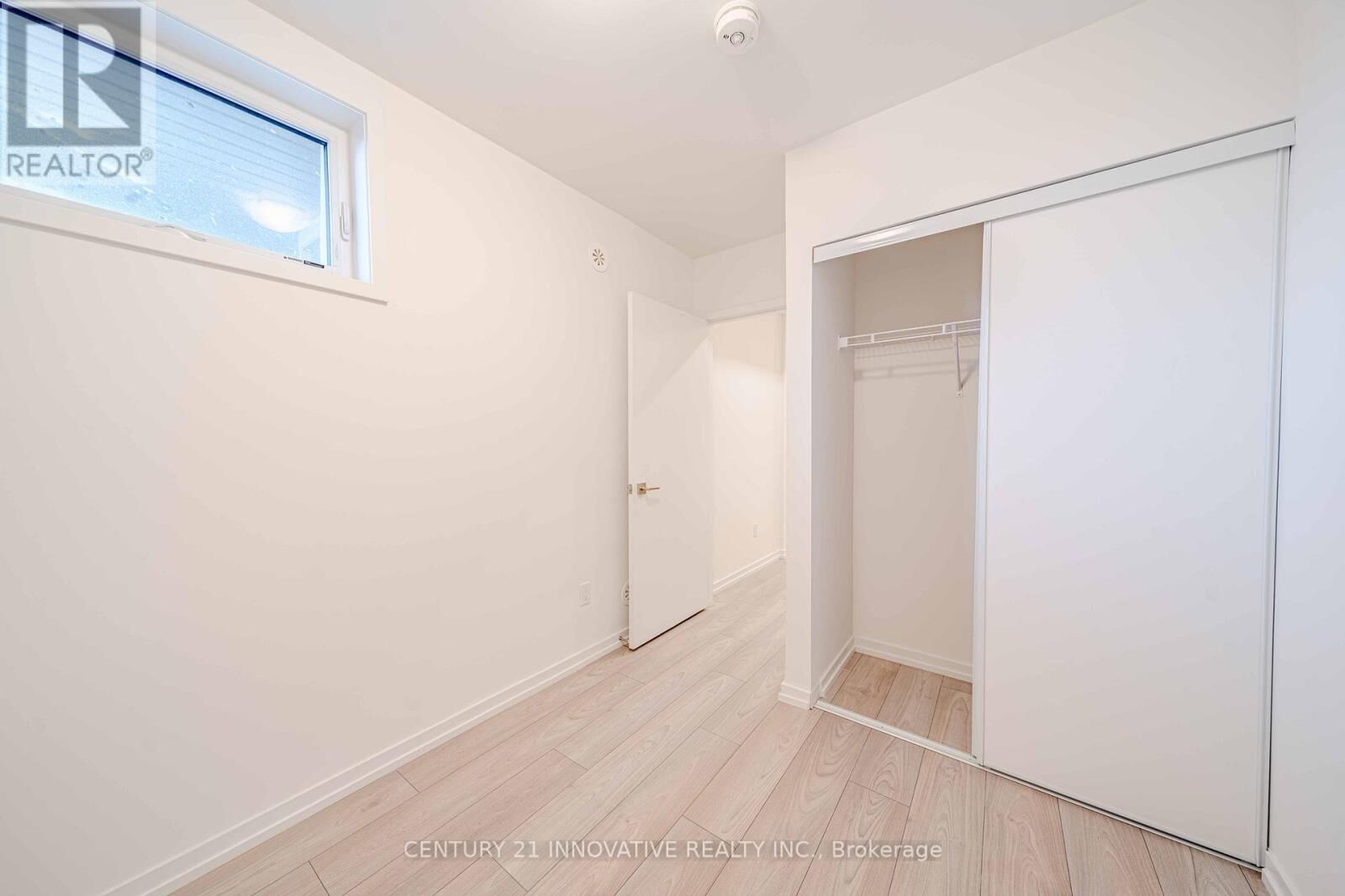 Property Photo: 16 Lytham Green Circle 5 ON L3Y 0H5