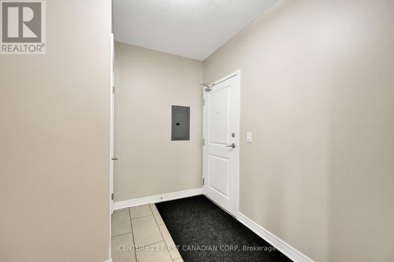 Property Photo:  330 Ridout Street North 1503  ON N6C 3Z3 