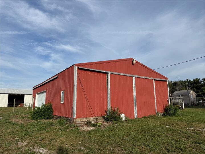 Property Photo: 2437 N 1700 East Road IL 62534