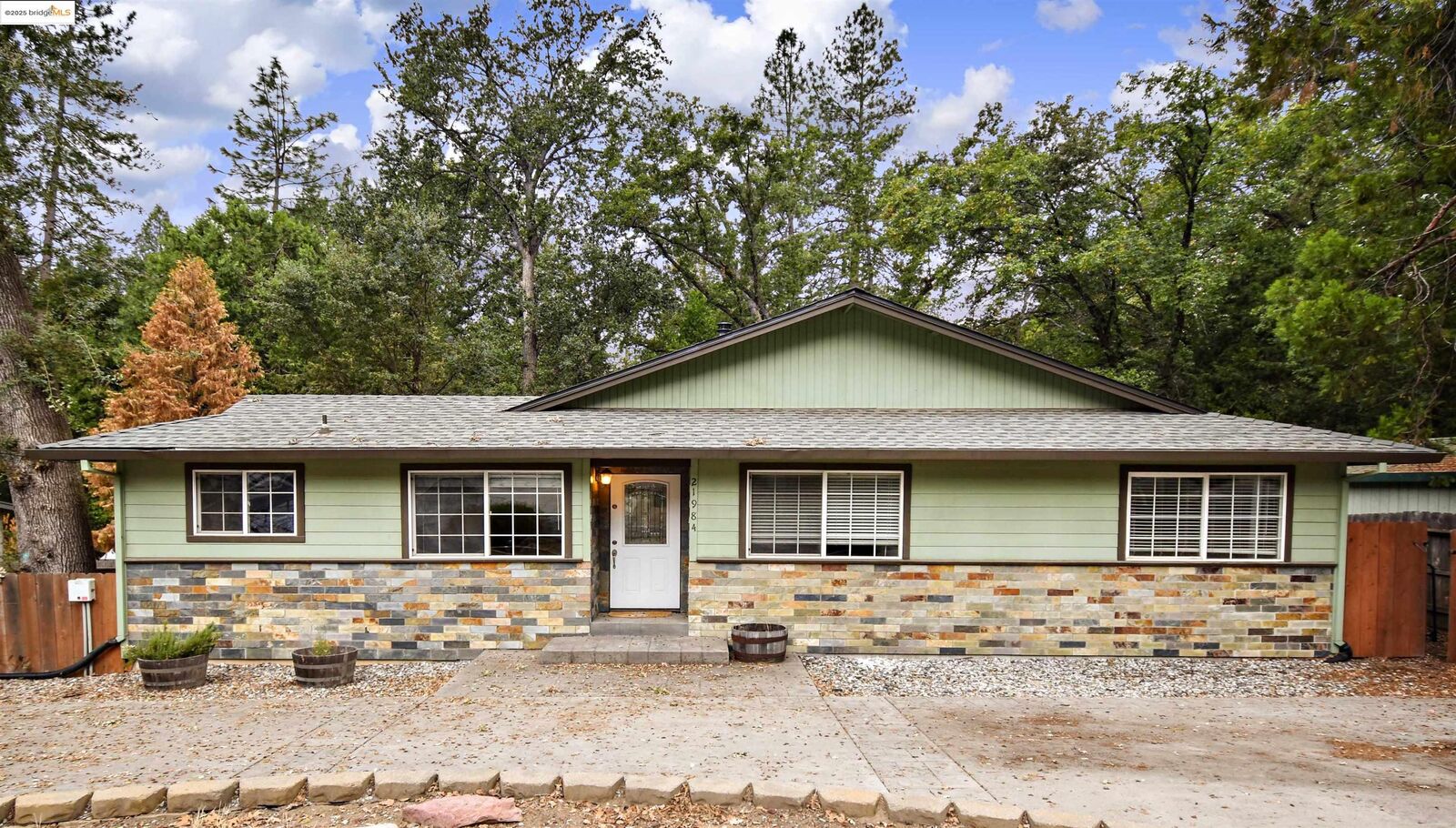 Property Photo:  21984 Crystal Falls Dr  CA 95370