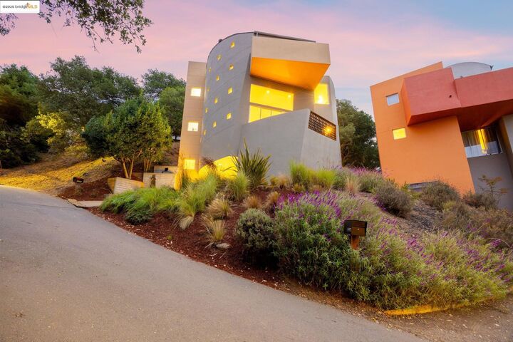 Property Photo: 6590 Oakwood Dr CA 94611