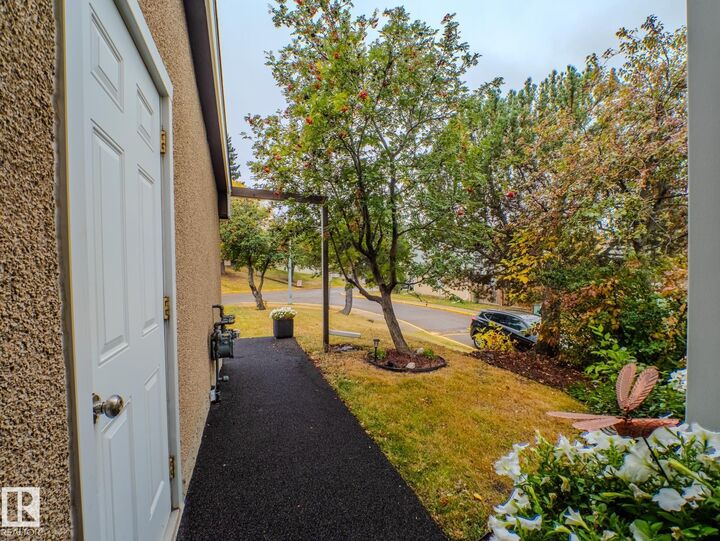 Property Photo:  168 Grandin Village  AB T8N 1R9 