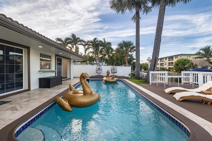 Property Photo:  1419 NE 57th St  FL 33334 
