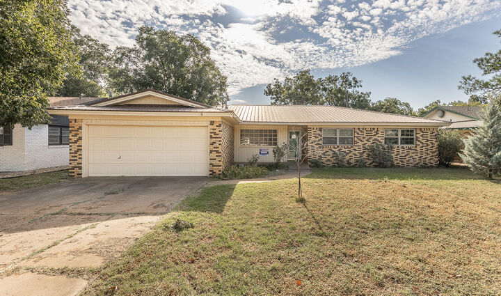 6805 Avenue W  Lubbock TX 79412 photo