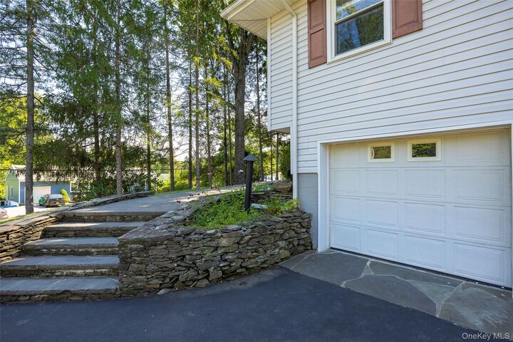 Property Photo:  43 Briarcliff Avenue  NY 12603 