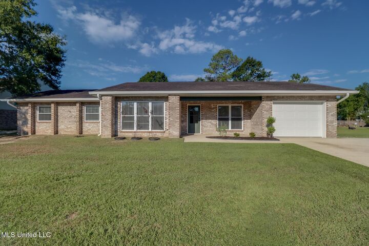 Property Photo:  206 Idlewood Drive  MS 39576 