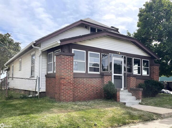Property Photo:  564 S Central Ave  IA 52601 