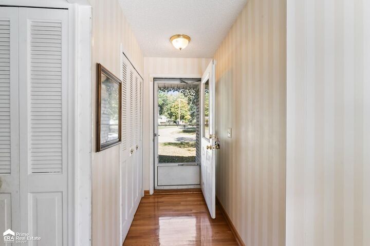 Property Photo:  1203 Pickwick Place  MI 48507 