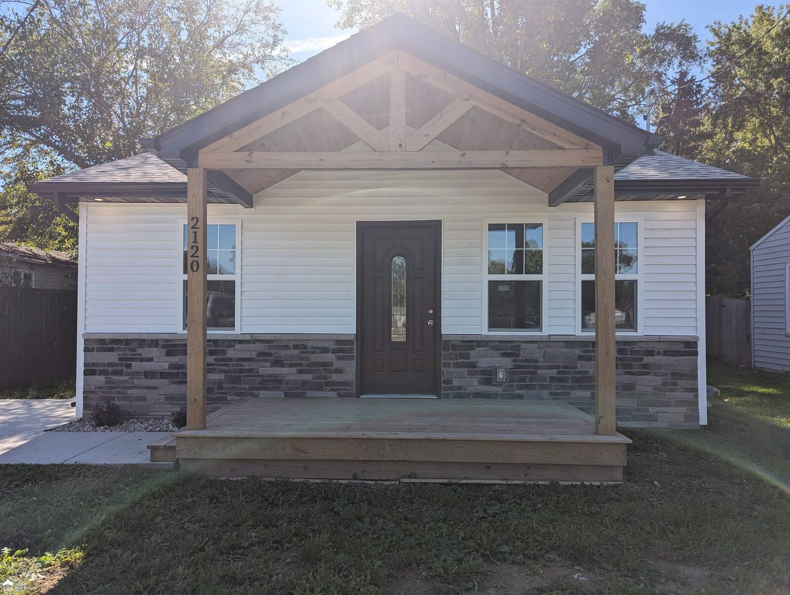 Property Photo: 2120 Parkwood Avenue MI 48529