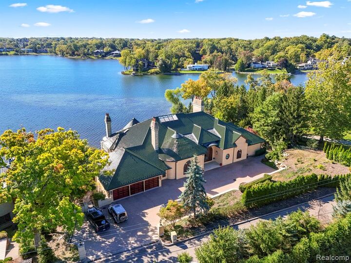 Property Photo:  1567 Island Lane  MI 48302 1312 