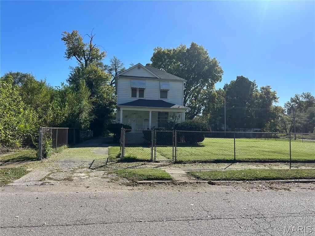 Property Photo: 558 N 24th Street A IL 62205