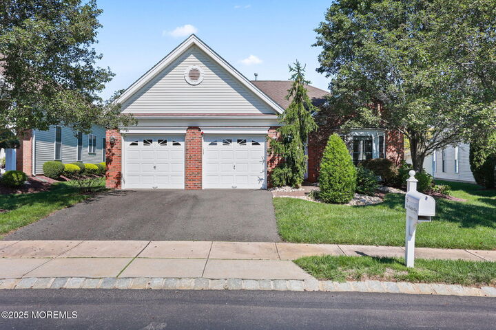 Property Photo:  6 Glen Eagles Way  NJ 08831 