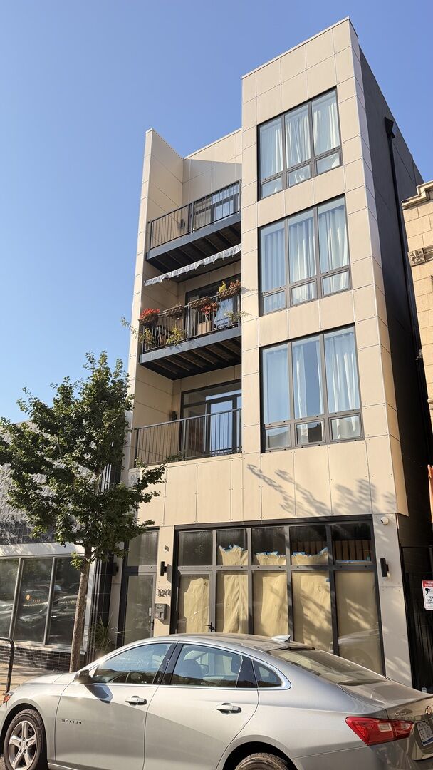 Property Photo:  3244 N Lincoln Avenue 4  IL 60657 