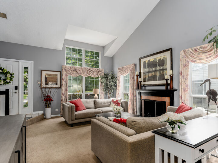 Property Photo:  1437 Pinetree Drive  IL 60565 