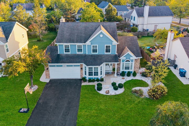 Property Photo:  2317 Broadway Lane  IL 60194 