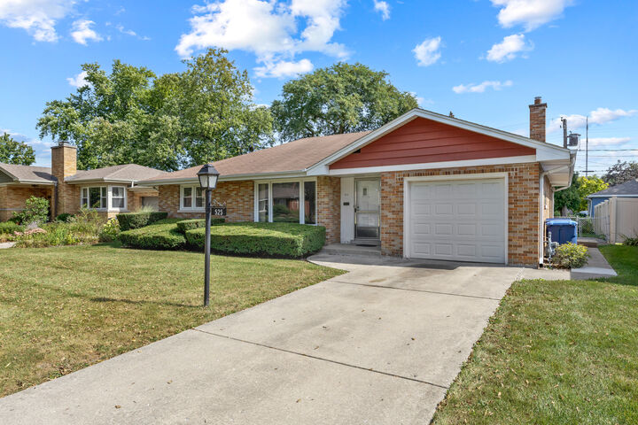 Property Photo: 525 Homestead Road IL 60526