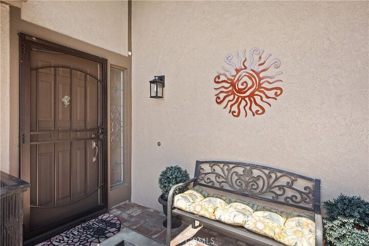 Property Photo:  27705 Via Rodrigo  CA 92692 