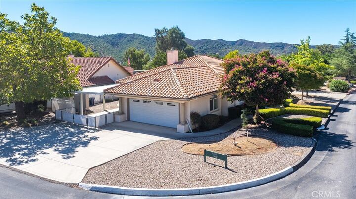 Property Photo: 2142 Wood Duck Lane CA 93446