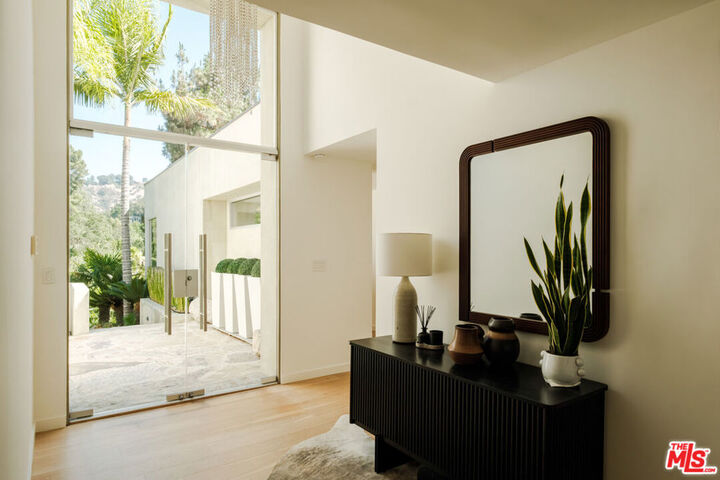 Property Photo:  2731 Hutton Drive  CA 90210 