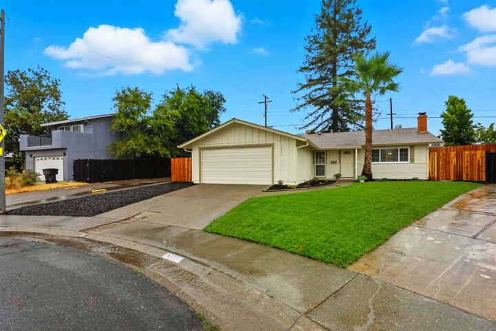 Property Photo:  1411 Michael Way  CA 95661 