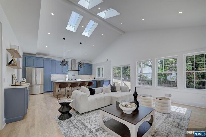 Property Photo:  13 Collinwood Road  NJ 07040 
