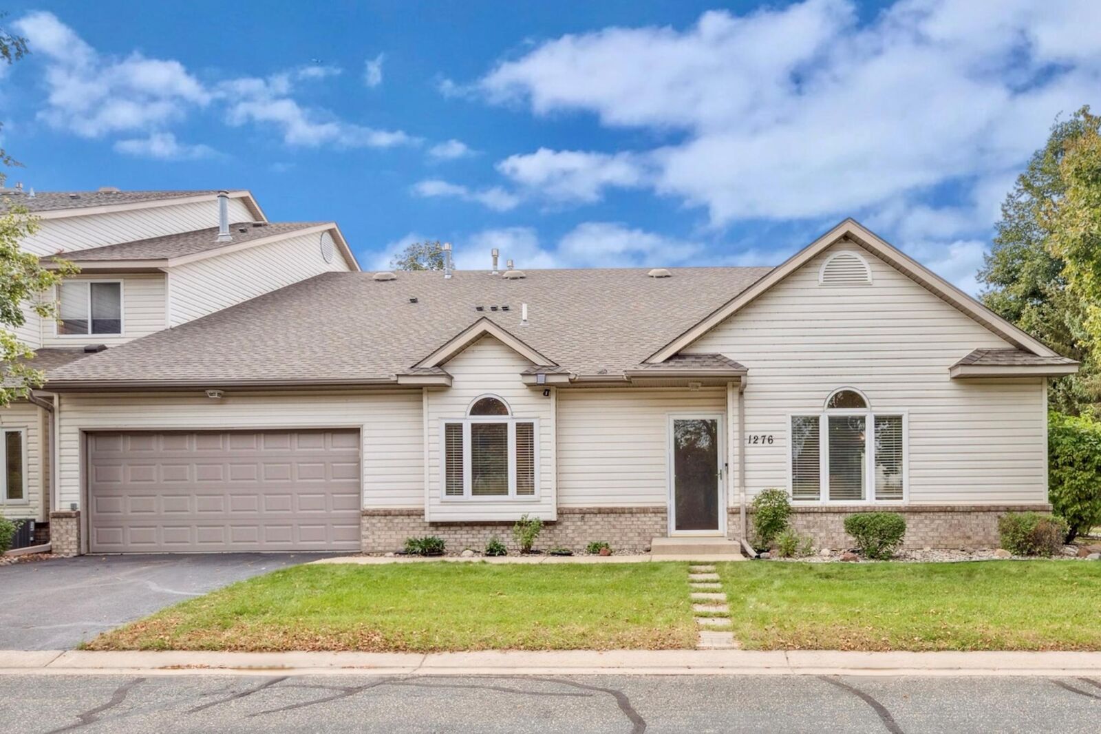 Property Photo:  1276 Crystal Place E  MN 55318 