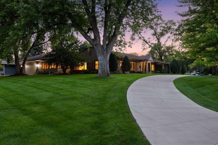 Property Photo:  4801 Woodhill Way  MN 55424 