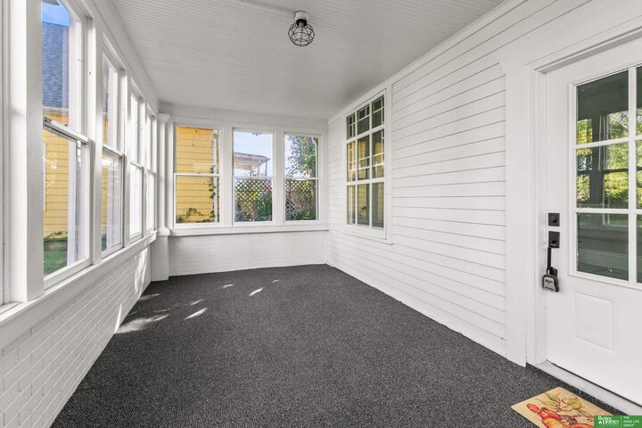Property Photo:  4826 S 15th Street  NE 68107 