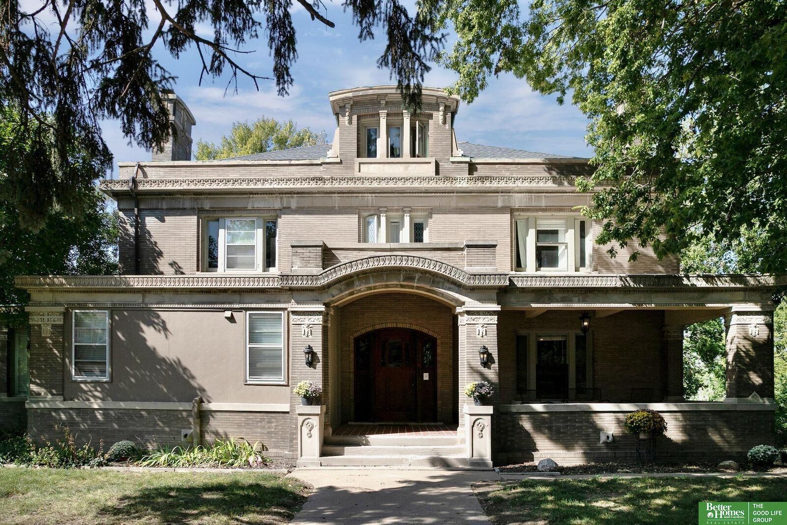 Property Photo:  608 S 38 Street  NE 68105 