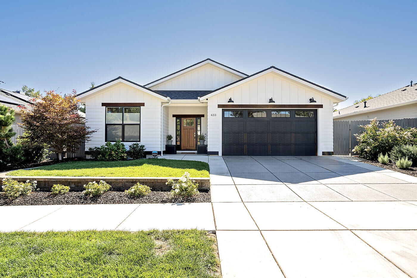Property Photo: 633 Aspen Street OR 97501
