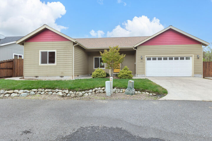 1901 SW G Street  Grants Pass OR 97526 photo