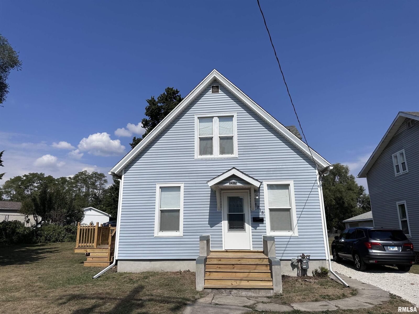 Property Photo: 1215 E Losey Street IL 61401