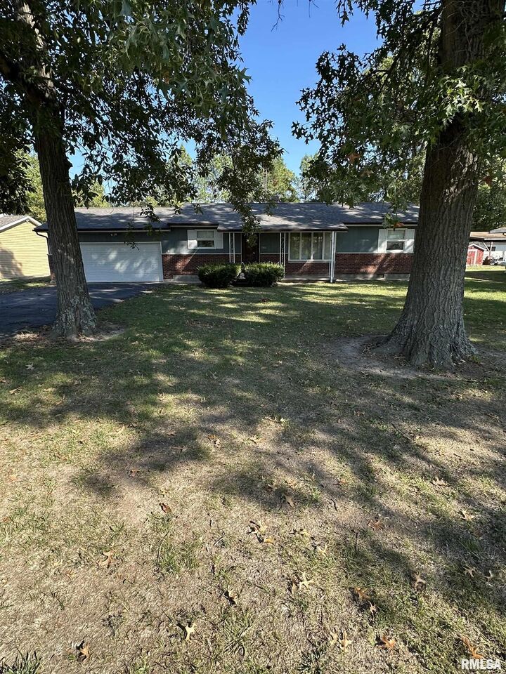 7863 Idyle Wild Street  Duquoin IL 62832 photo