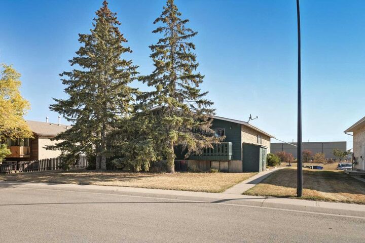 27 Nyberg Avenue  Red Deer AB T4P 1R5 photo