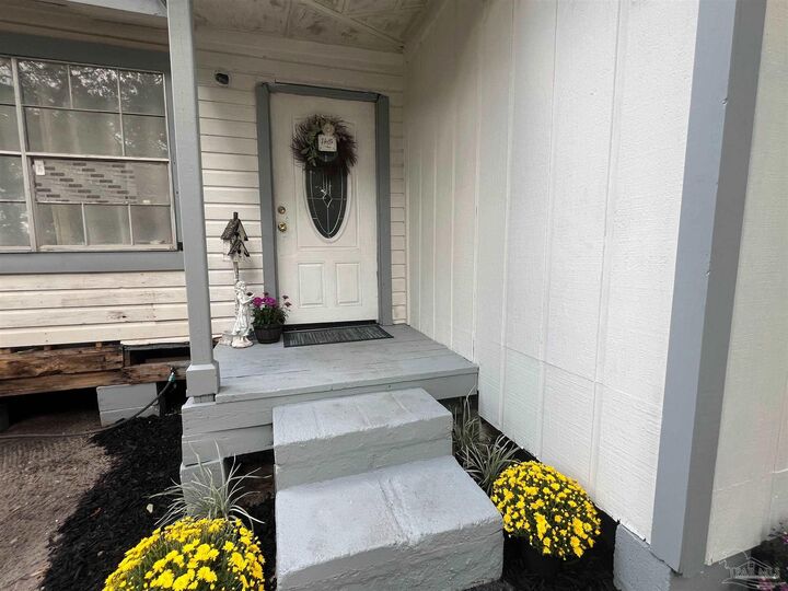 Property Photo: 8024 Hayworth Ave FL 32534