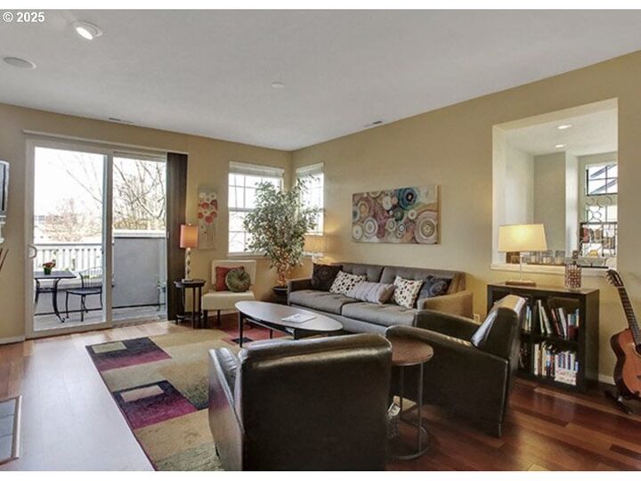 Property Photo:  1732 NE Ashberry Dr  OR 97124 