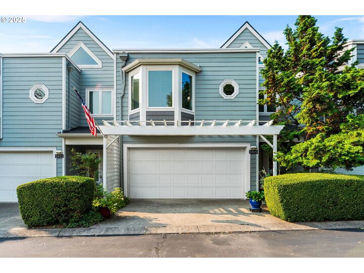 Property Photo:  1409 SE Columbia Way E5  WA 98661 