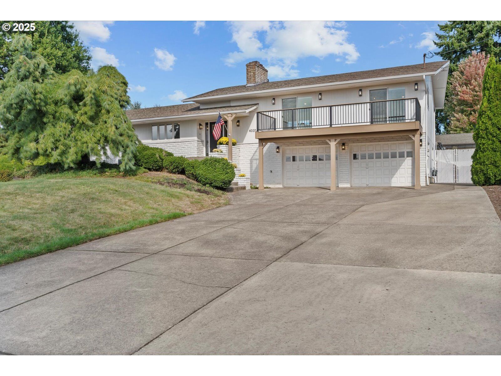 Property Photo:  4020 Ridge Ln  OR 97068 