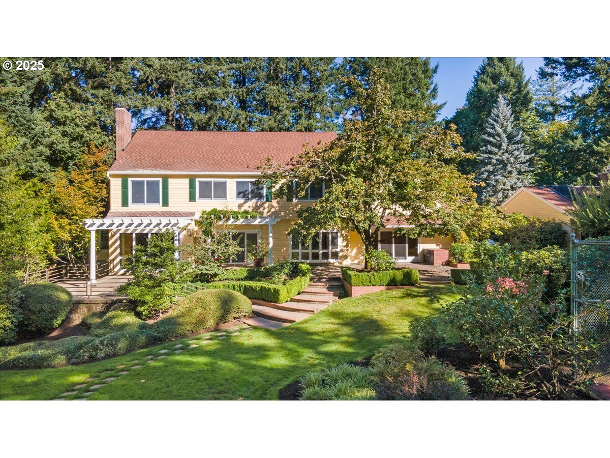 Property Photo:  5720/5724 SW Barnes Rd  OR 97221 