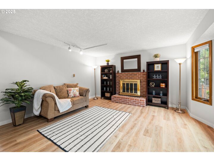 Property Photo: 2455 College Hill Pl OR 97068