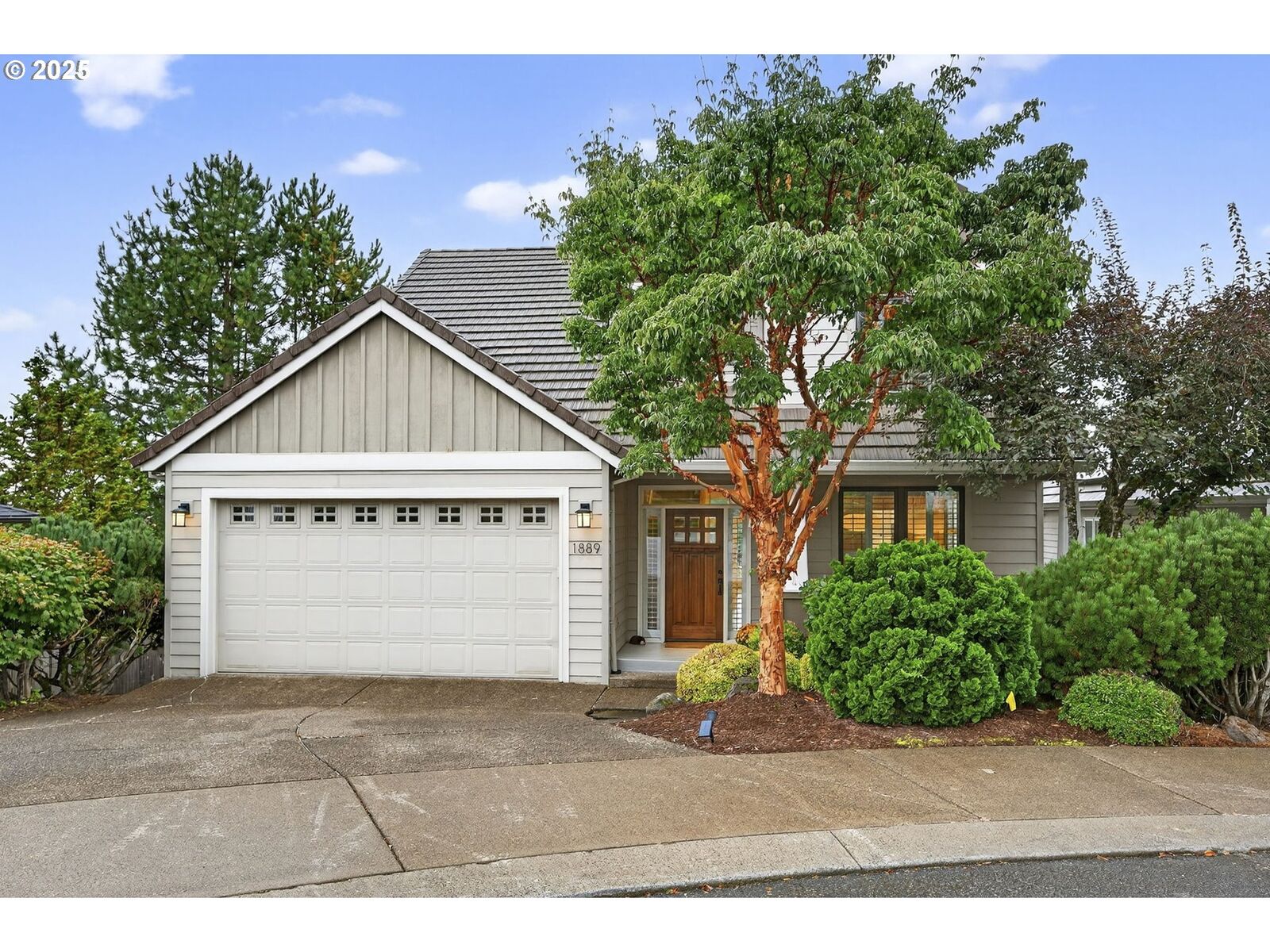 Property Photo:  1889 NW Millcrest Pl  OR 97210 