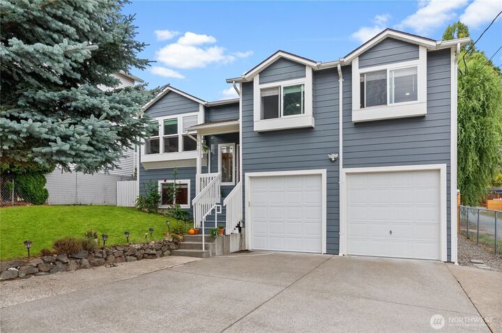 Property Photo:  5421 S Roxbury Street  WA 98118 