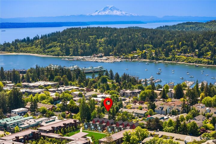 Property Photo:  208  Shepard Way NW  WA 98110 